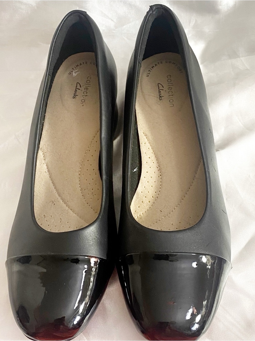 Clarks Ultimate Comfort Collection Leather faux Patent Toe Block Heel Pump 9